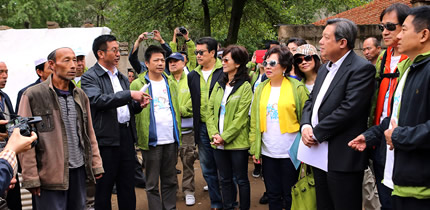 趙雅芝愛心大使訪甘肅 2013